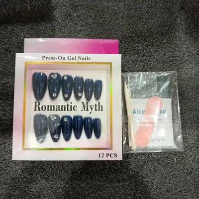 12 pcs of Press-on nails Set Stylish, Reusable, Easy To Apply